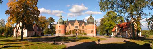 Rockelstad Castle with wings